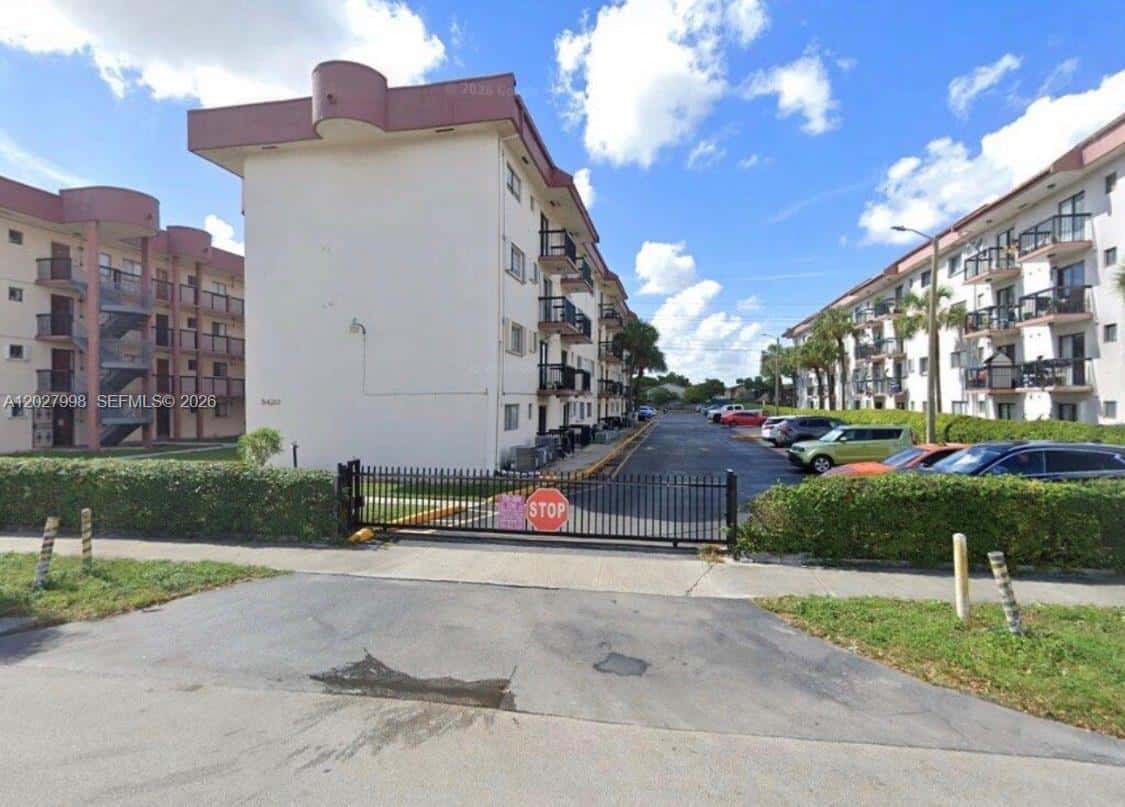 5420 W 21st Ct # 411, Hialeah FL 33016