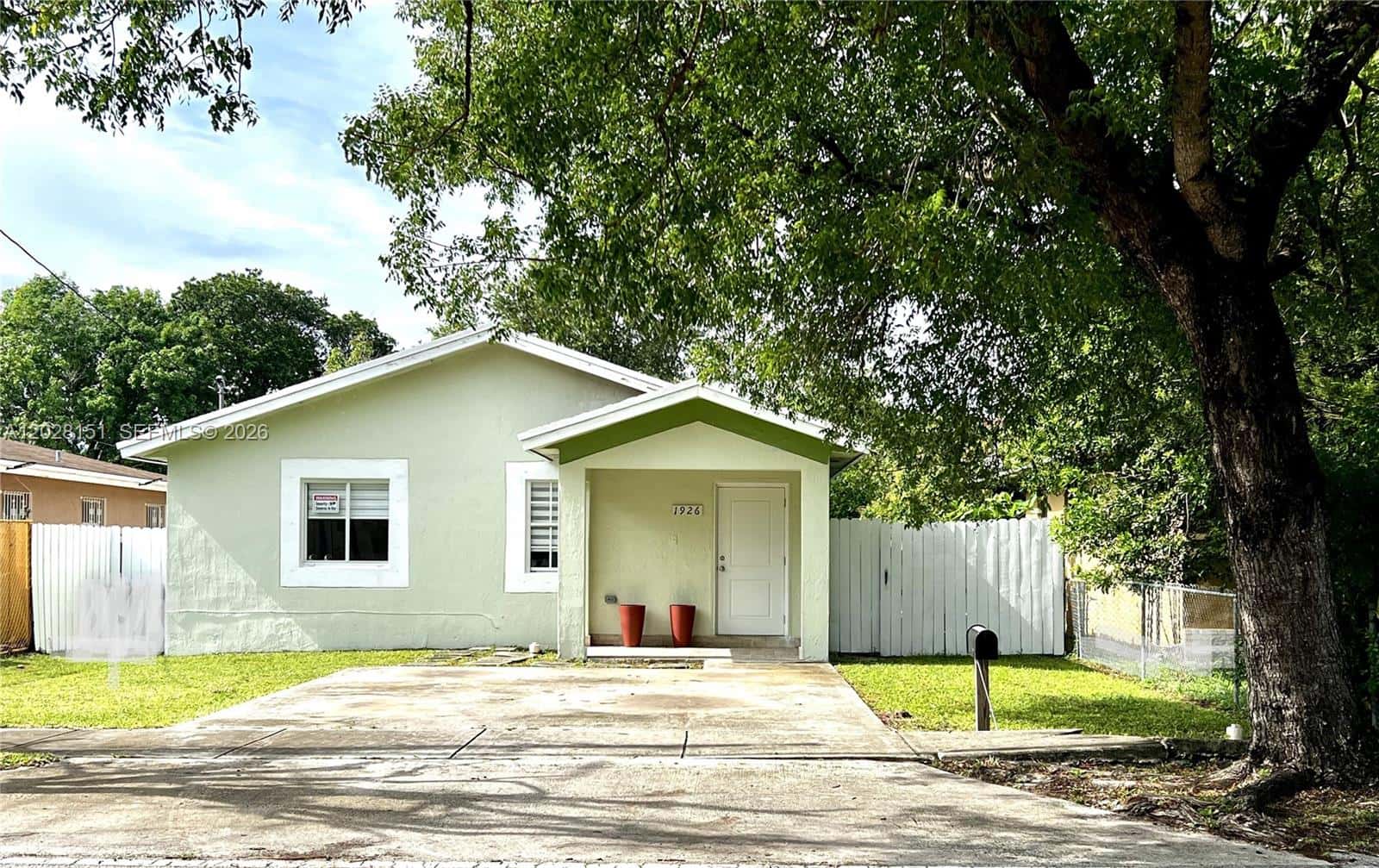 1926 NW 60th St, Miami FL 33142
