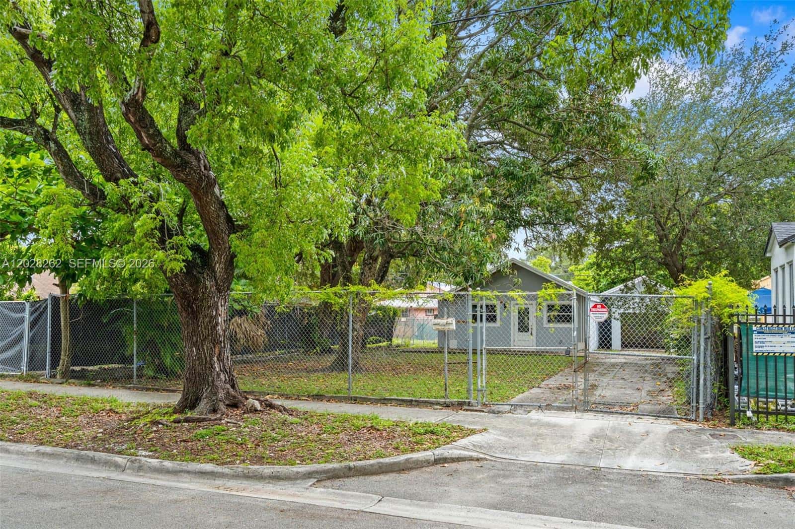 352 NW 41st St, Miami FL 33127