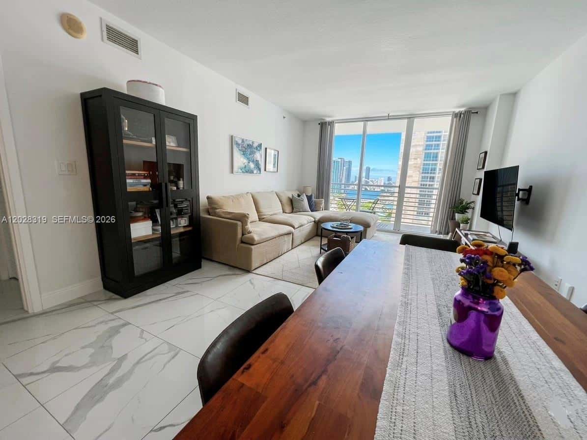 335 S Biscayne Blvd # 3300, Miami FL 33131
