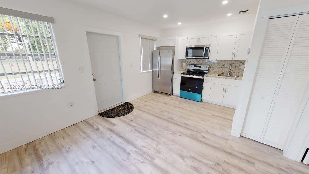 2392 NW 9th St # 2392, Miami FL 33125
