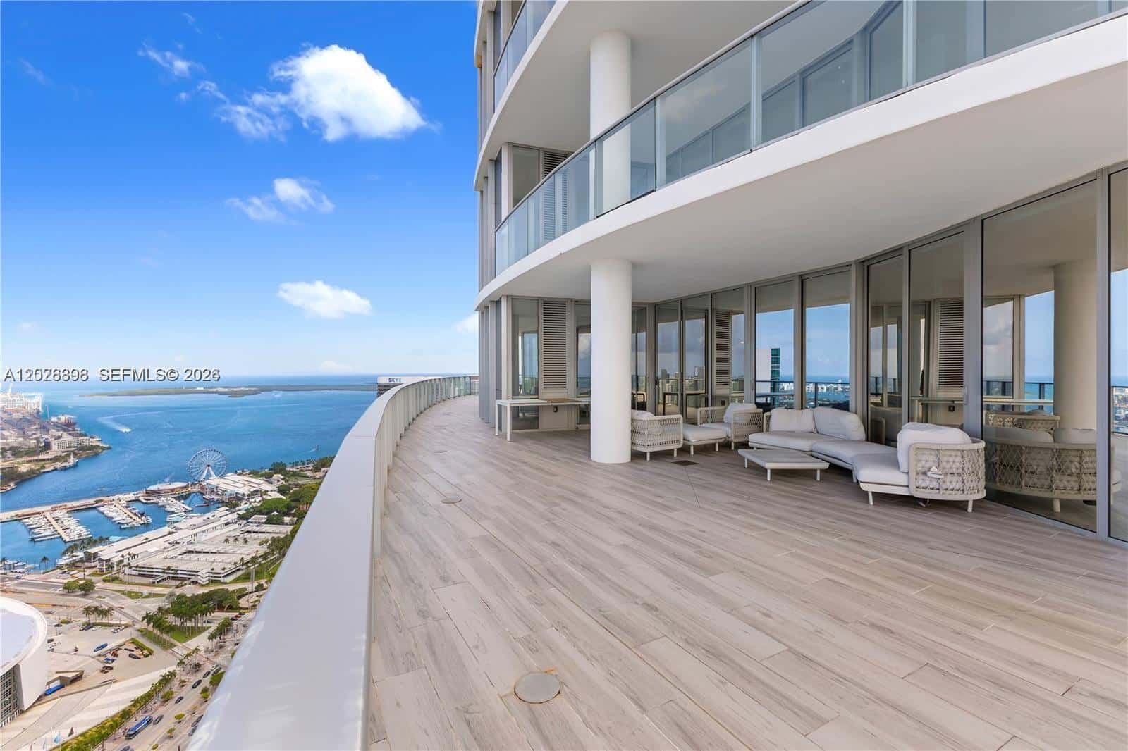851 NE 1st Ave # 5201, Miami FL 33132
