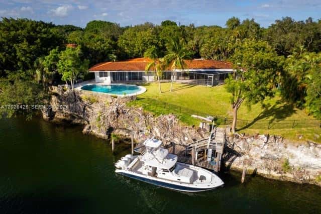 230 Edgewater Dr, Coral Gables FL 33133