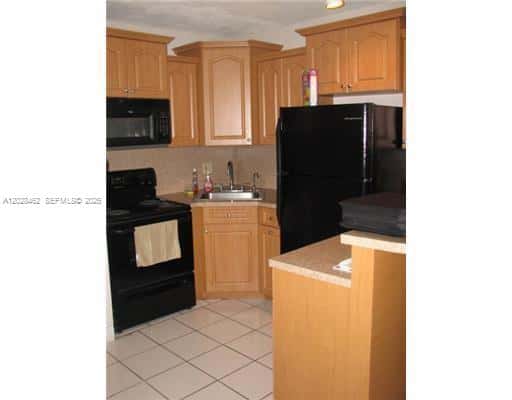 400 Kings Point Dr # 104, Sunny Isles Beach FL 33160