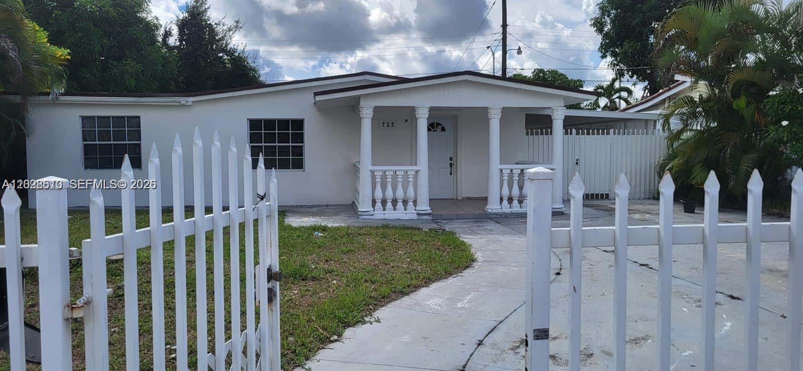 712 Hialeah Dr, Hialeah FL 33010