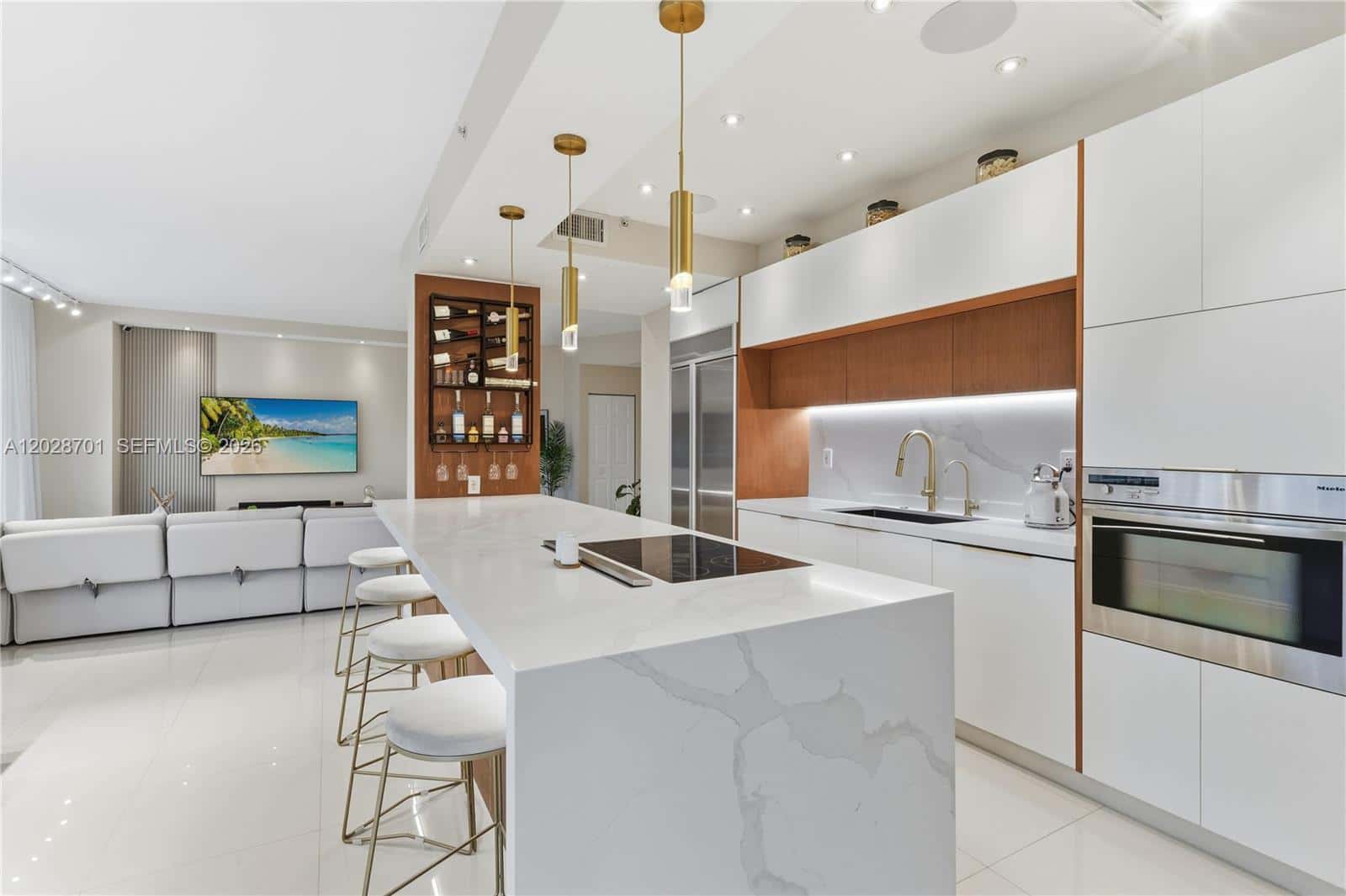 3500 Mystic Pointe Dr # 104, Aventura FL 33180