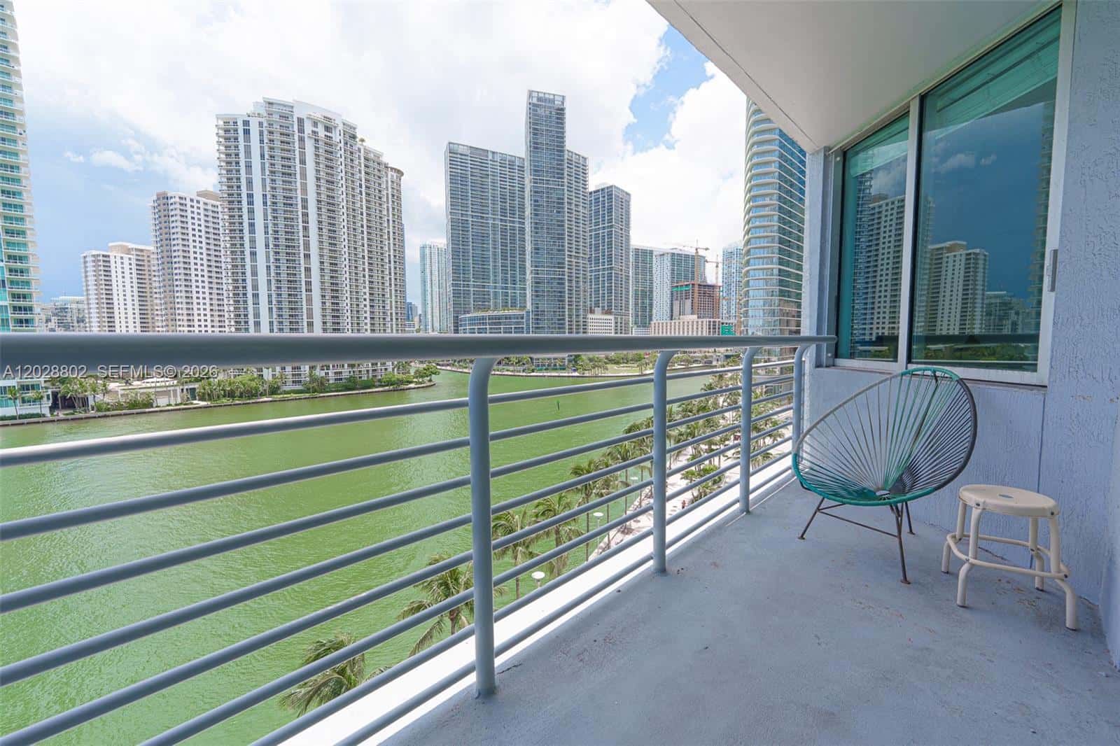 325 S Biscayne Blvd # 821, Miami FL 33131