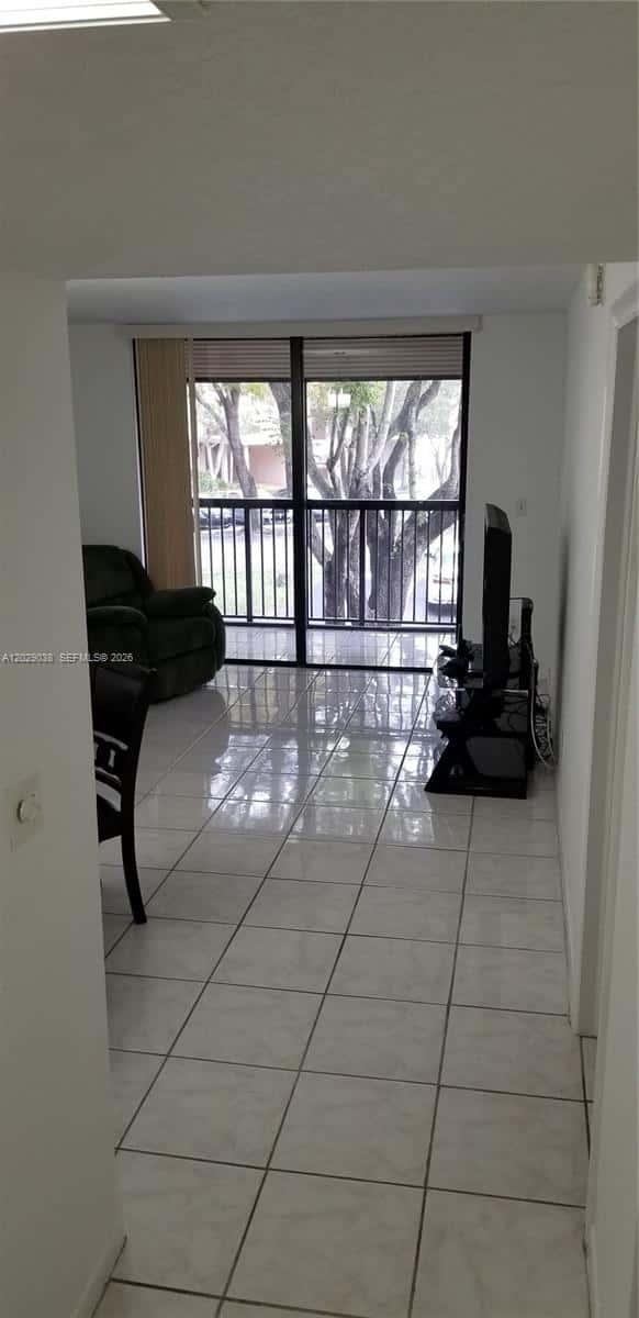 14201 N Kendall Dr # D, Miami FL 33186