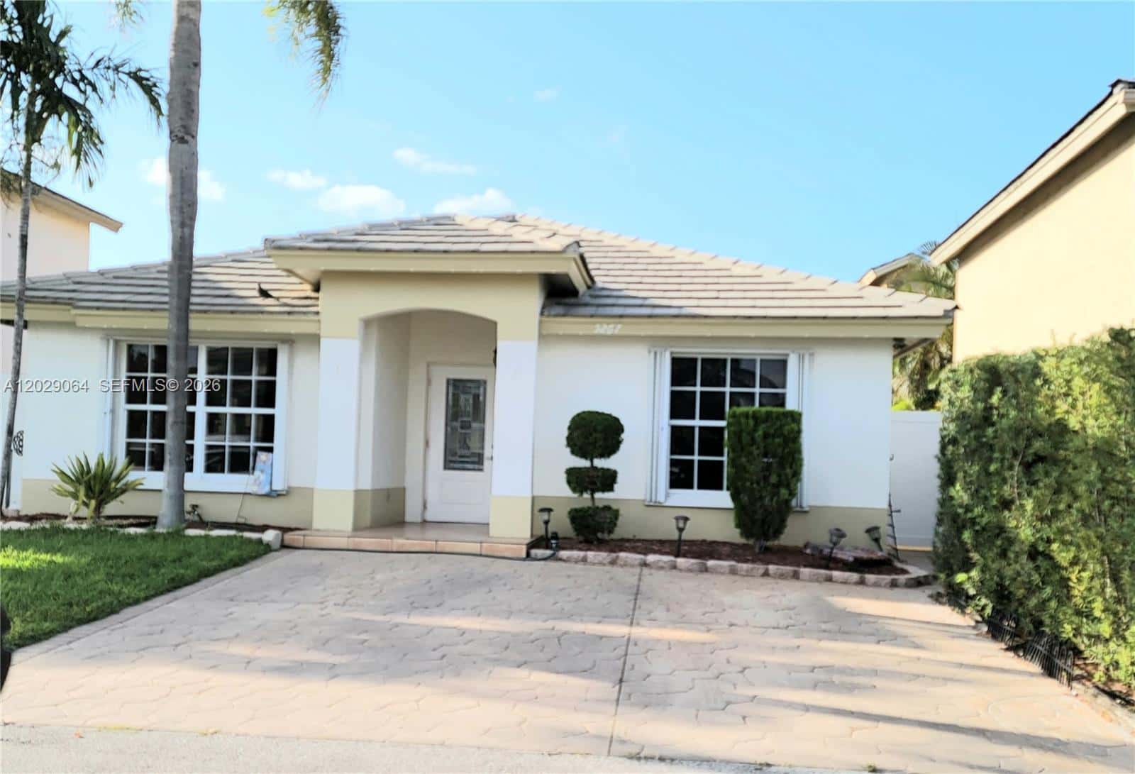 5267 NW 186th Ln, Miami Gardens FL 33055