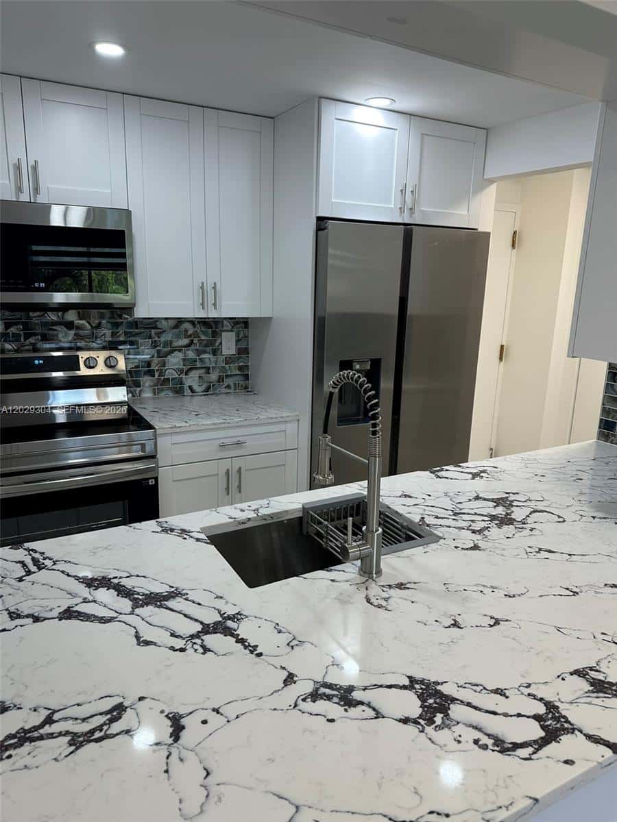 5280 NW 7th St # 306, Miami FL 33126
