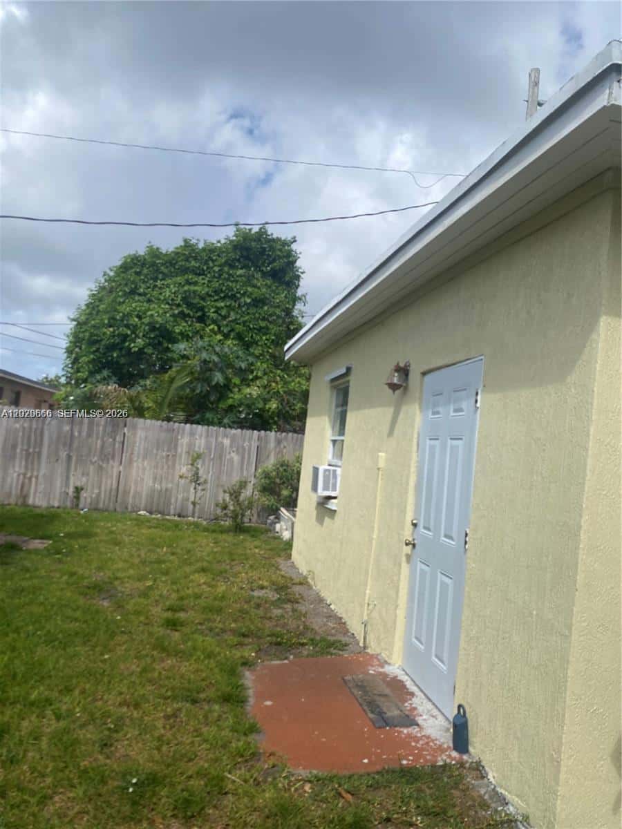 115 NE 192nd St # 1, Miami FL 33179