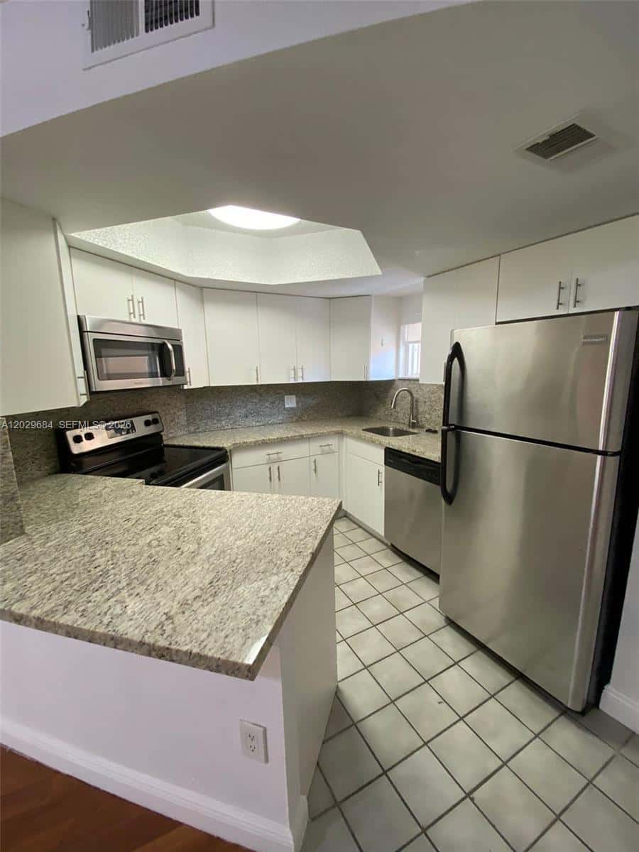 8323 Lake Dr # 302, Doral FL 33166