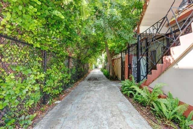 542 NW 8th St # 11, Miami FL 33136
