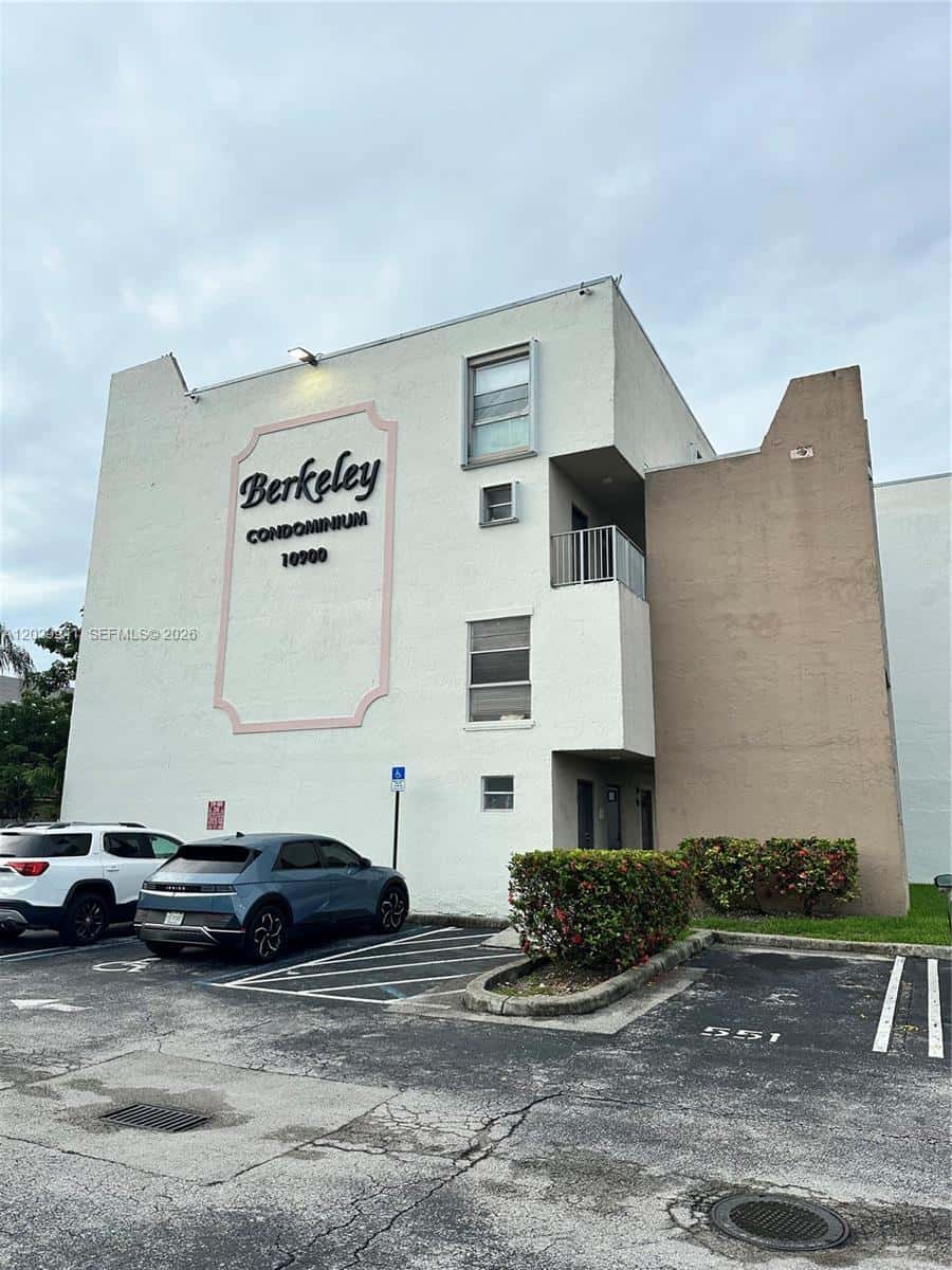 10900 SW 104th St # 107, Miami FL 33176