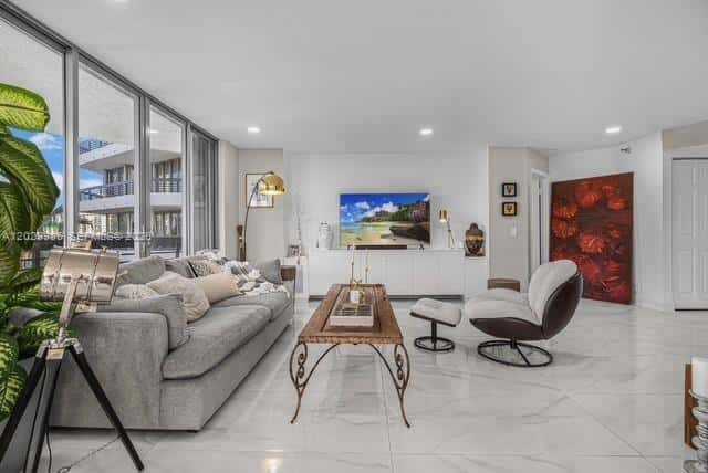 3500 Mystic Pointe Dr # 604, Aventura FL 33180