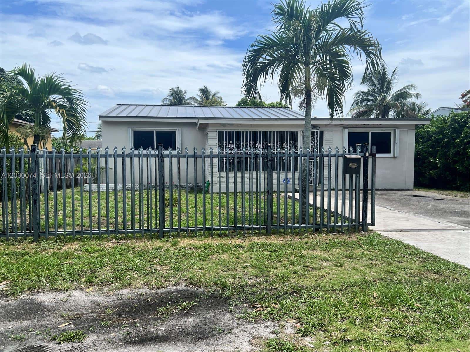 250 NE 160th St, Miami FL 33162