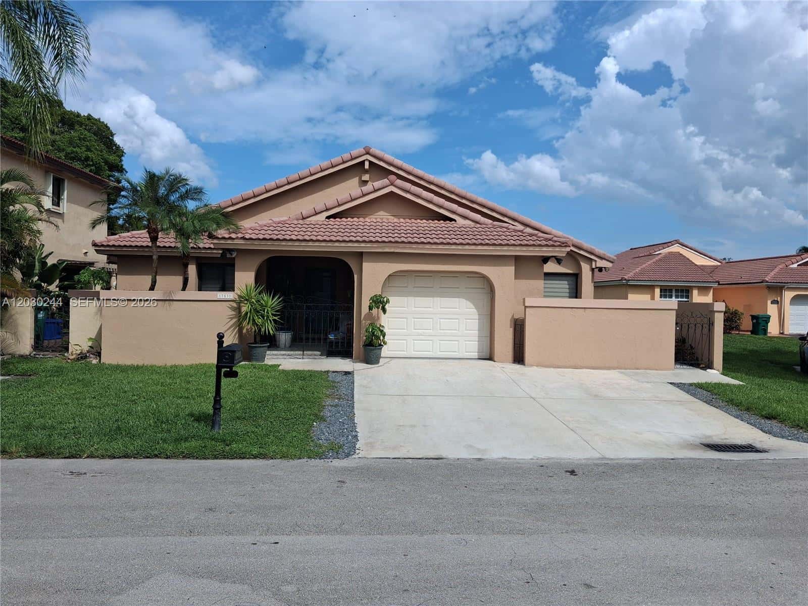 17531 NW 62nd Pl N, Hialeah FL 33015