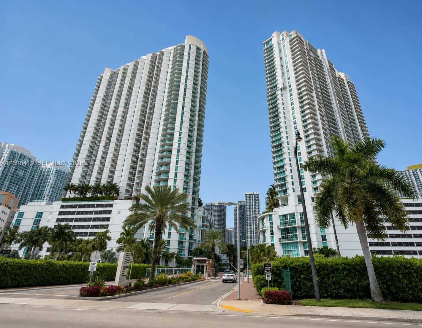 92 SW 3rd St # 1508, Miami FL 33130