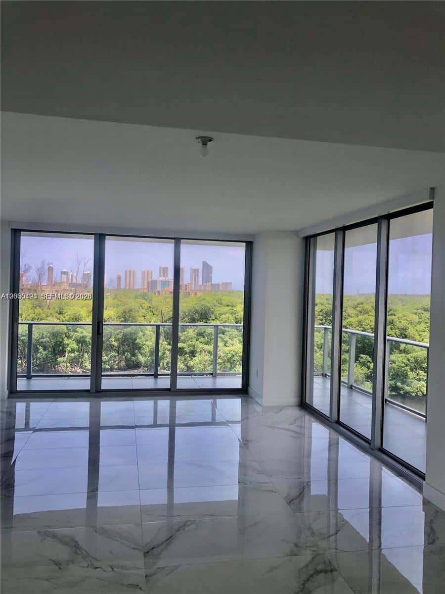 16385 Biscayne Blvd # 621, North Miami Beach FL 33160