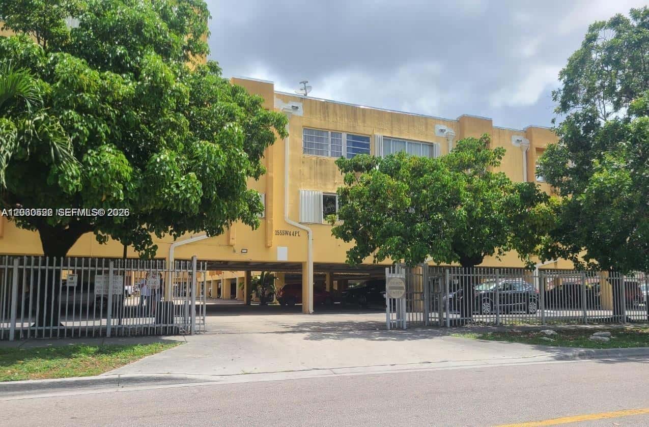 1555 W 44th Pl # 225D, Hialeah FL 33012