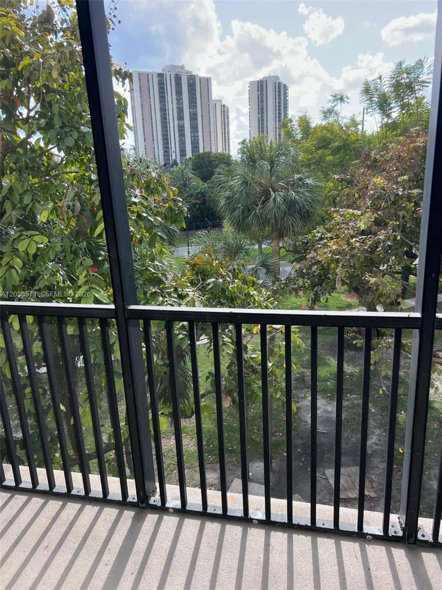 3301 N Country Club Dr # 407, Aventura FL 33180