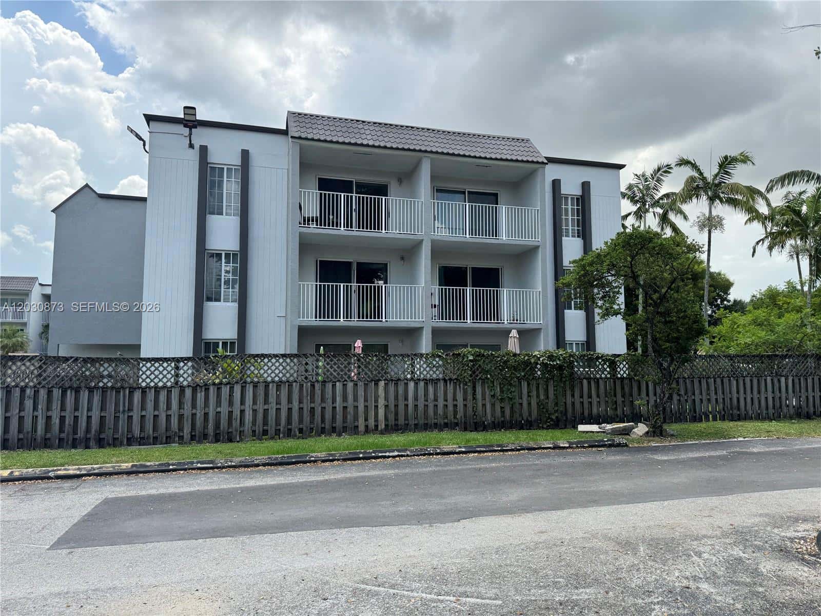 5201 Geneva Way # 308, Doral FL 33166