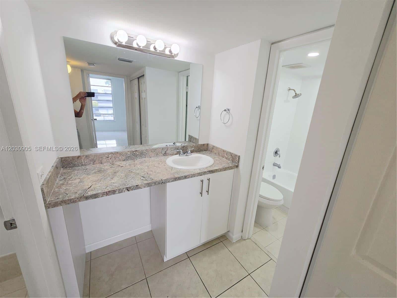 8821 W Flagler St # 313, Miami FL 33174