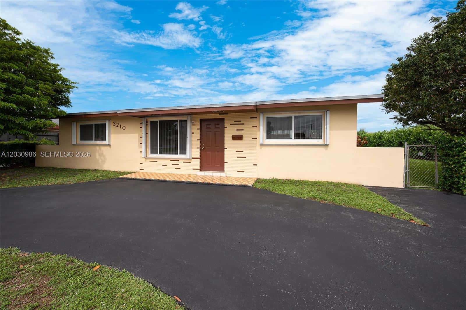 3210 SW 94th Ct, Miami FL 33165