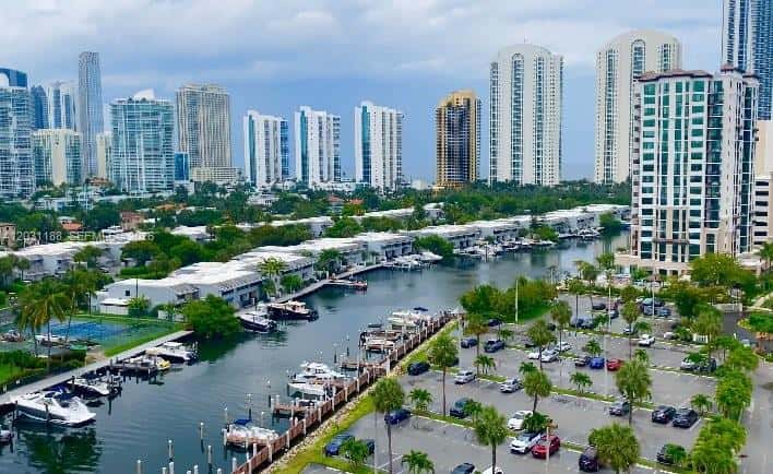 400 Kings Point Dr # 316, Sunny Isles Beach FL 33160