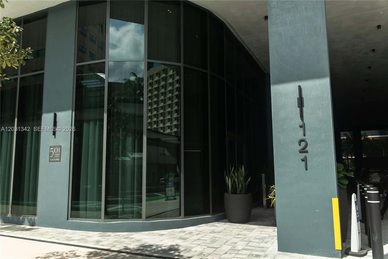 121 NE 5th St # 1012A, Miami FL 33132
