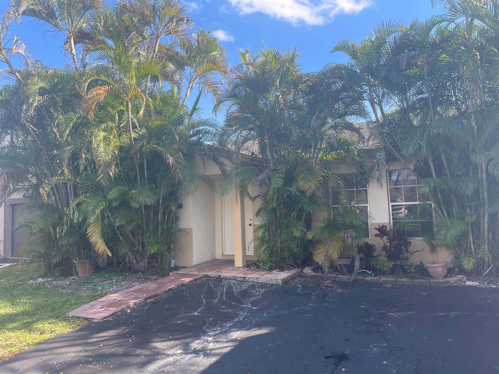 19823 NW 64th Place, Hialeah FL 33015