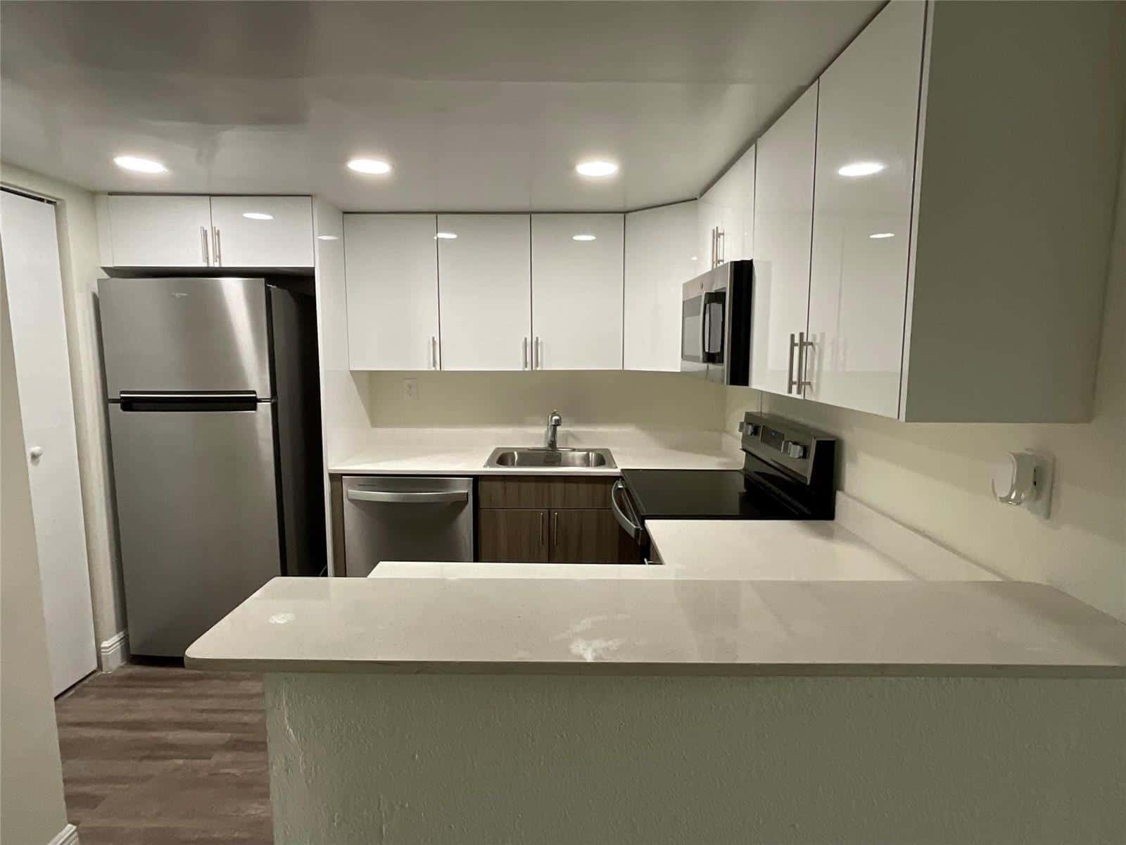 19455 NE 10 Avenue # 523, North Miami Beach FL 33179
