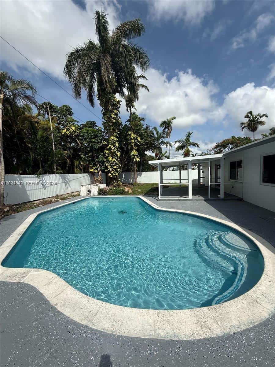 9934 SW 195th St, Cutler Bay FL 33157