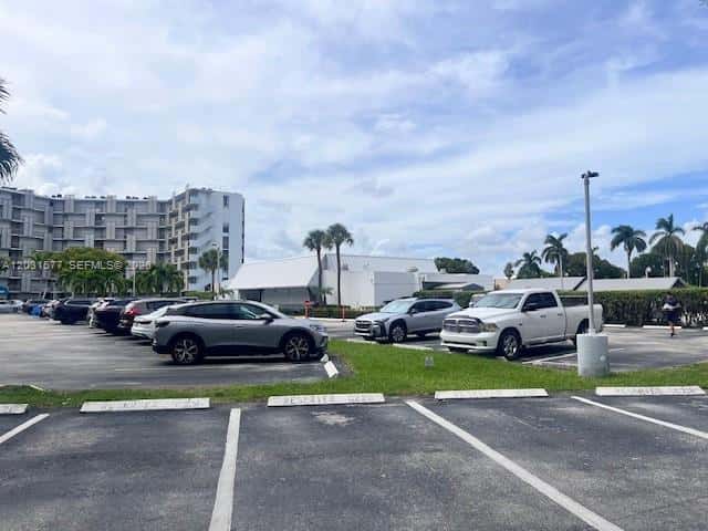 3475 N Country Club Dr # 204, Aventura FL 33180