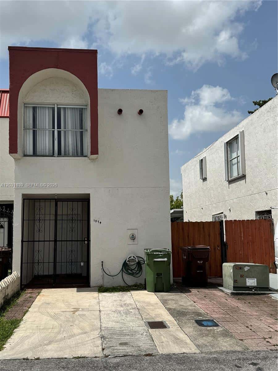1074 W 38th St # 32, Hialeah FL 33012