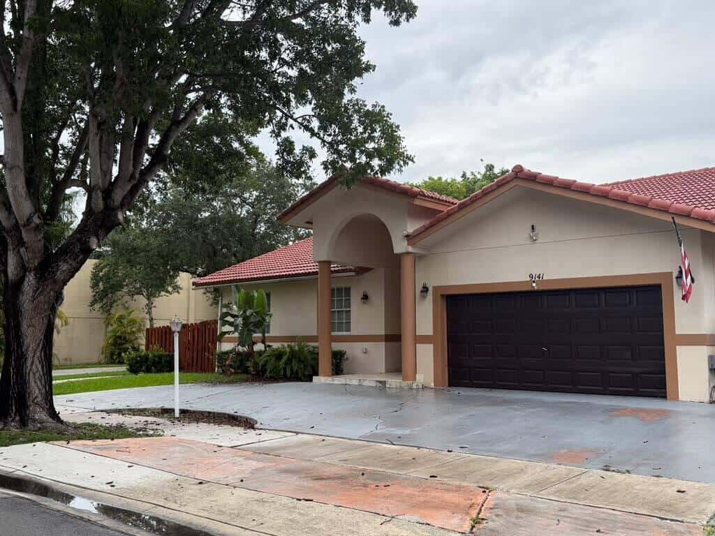 9141 NW 152nd Street, Miami Lakes FL 33018