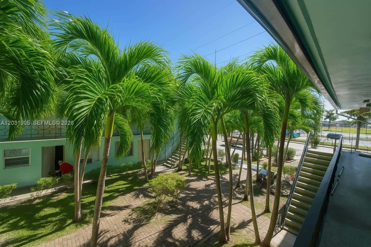 855 W 29th St # 12, Hialeah FL 33012