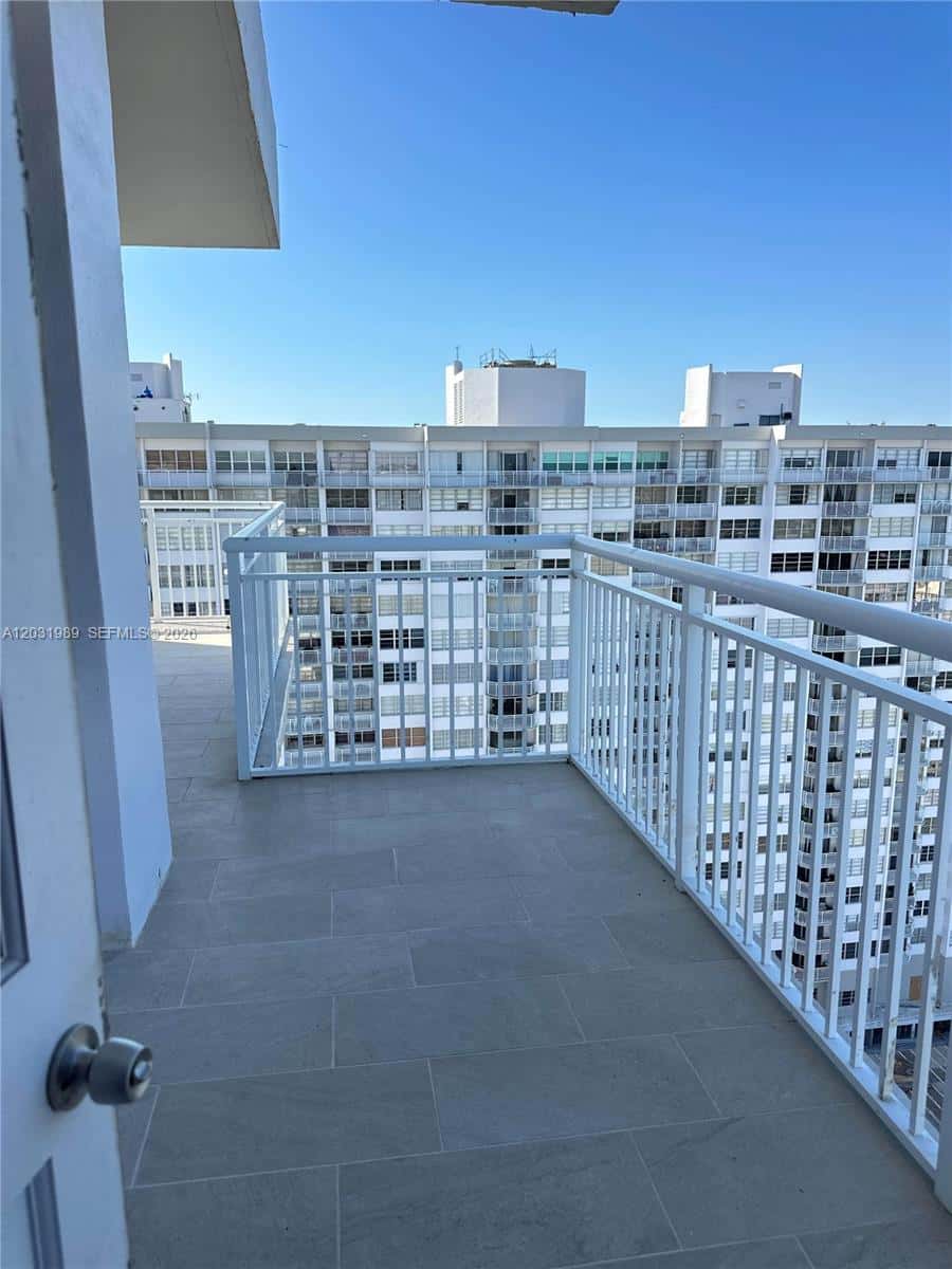 18051 Biscayne Blvd, Aventura FL 33160