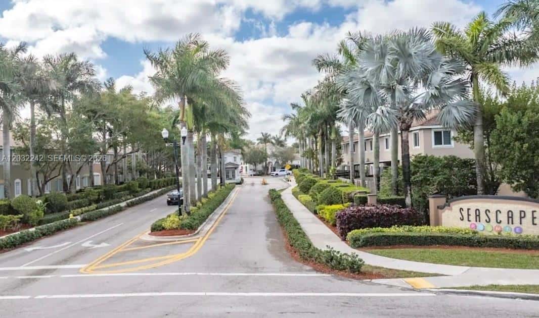 1019 SE 24th Ter, Homestead FL 33035