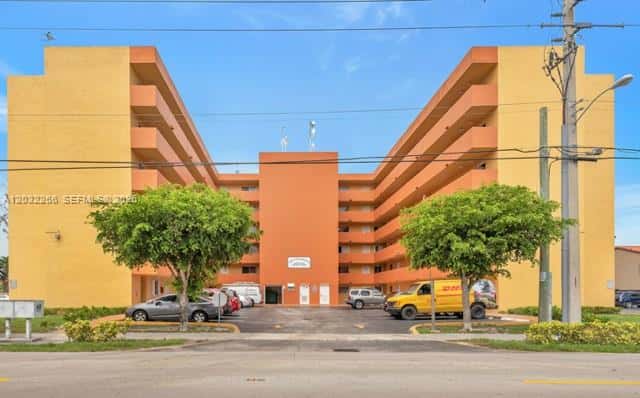 2735 W 52nd St # 402, Hialeah FL 33016