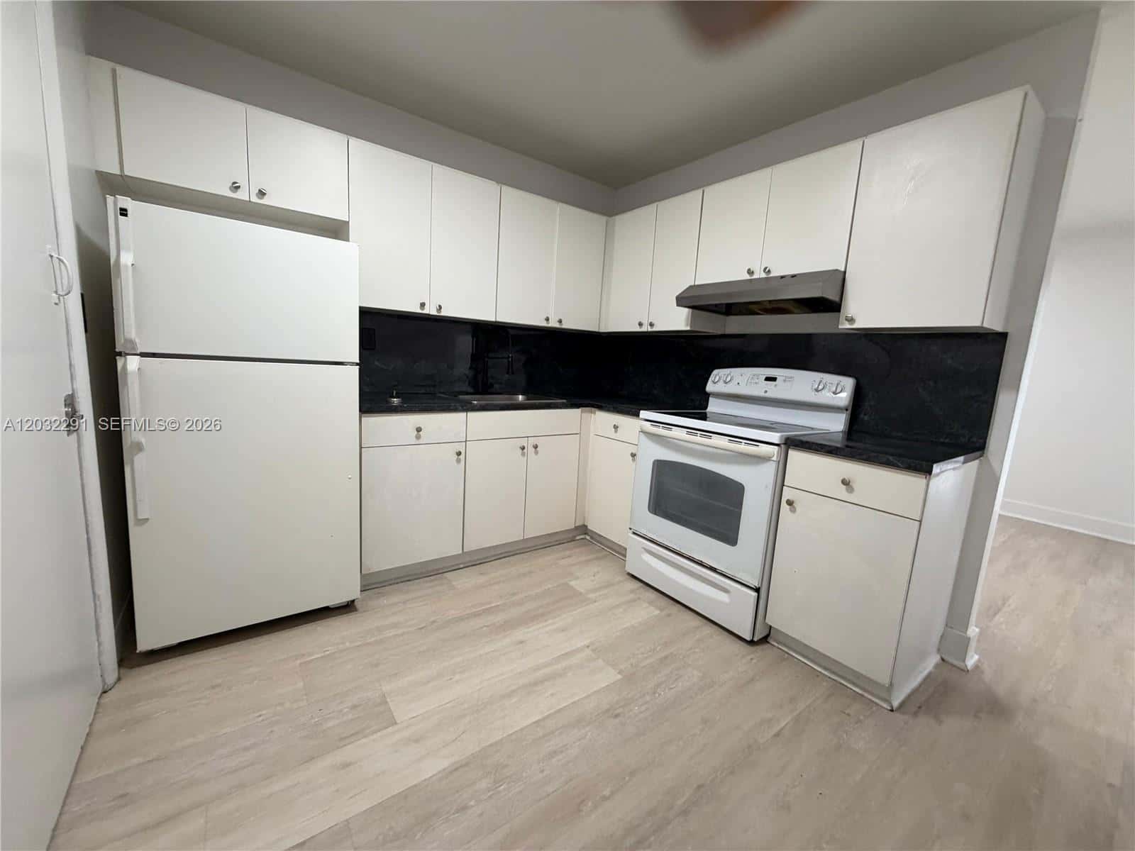 12215 W Dixie Hwy # 206, North Miami FL 33161