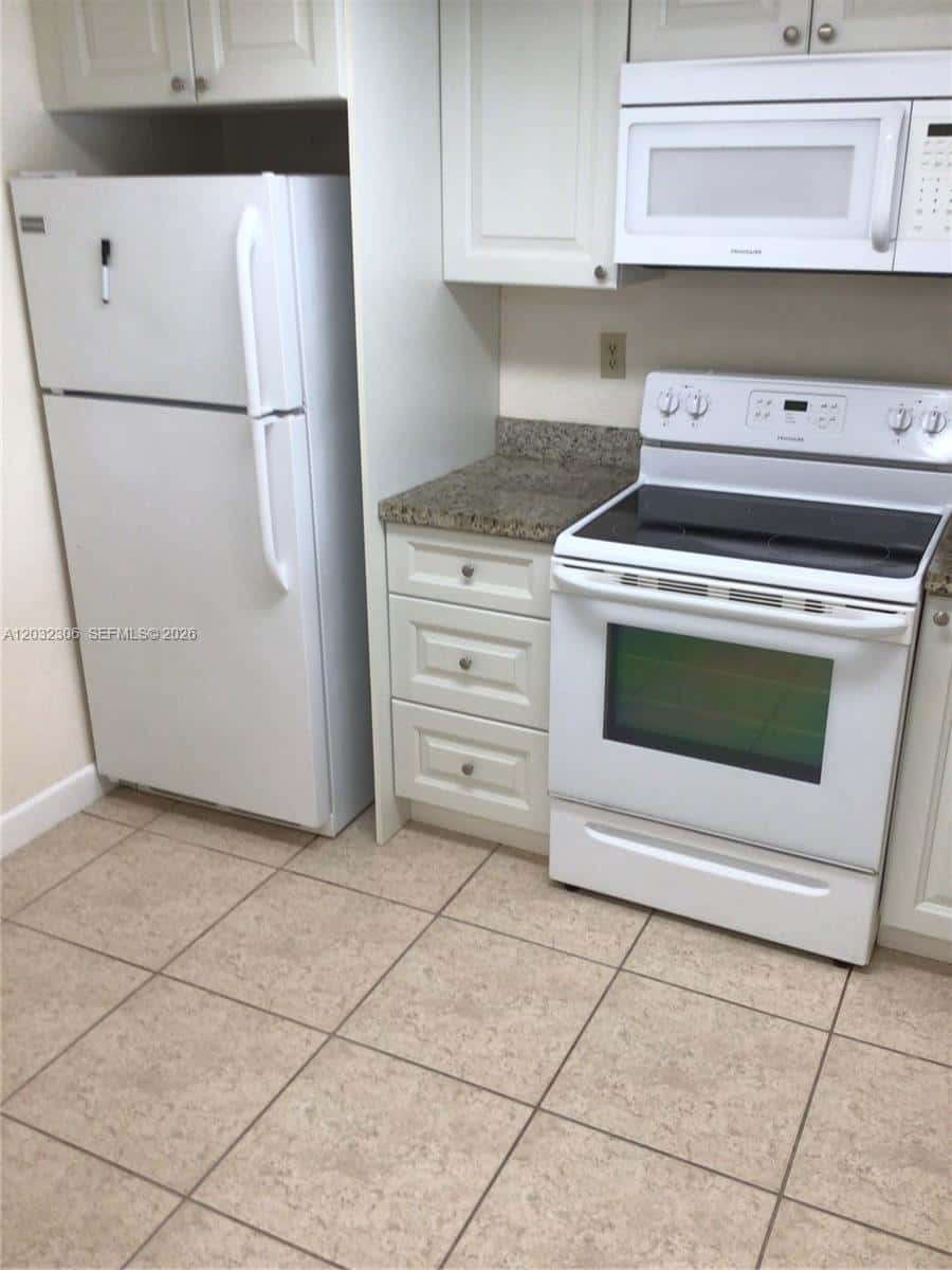 10975 SW 107th St # 302, Miami FL 33176