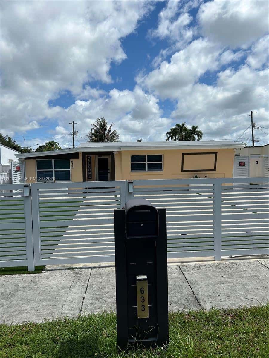 633 E 22nd St, Hialeah FL 33013