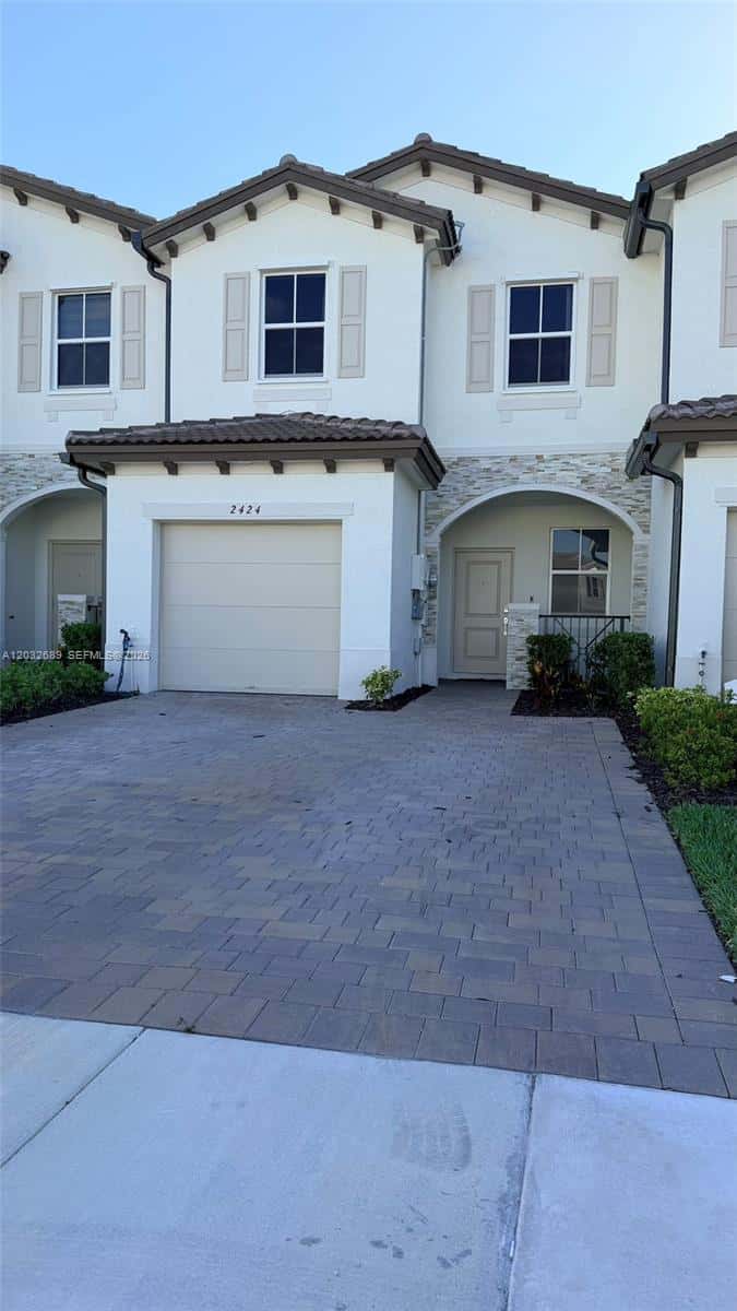 2424 SE 29th St, Homestead FL 33035