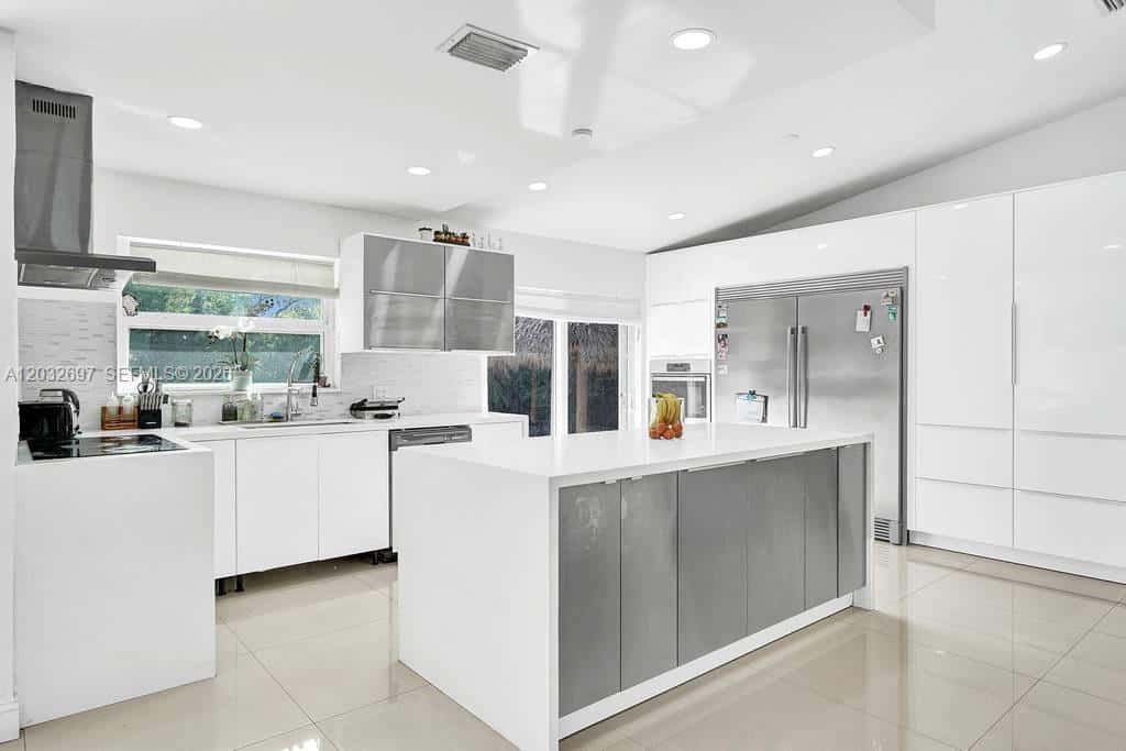 2190 NE 122nd St, North Miami FL 33181
