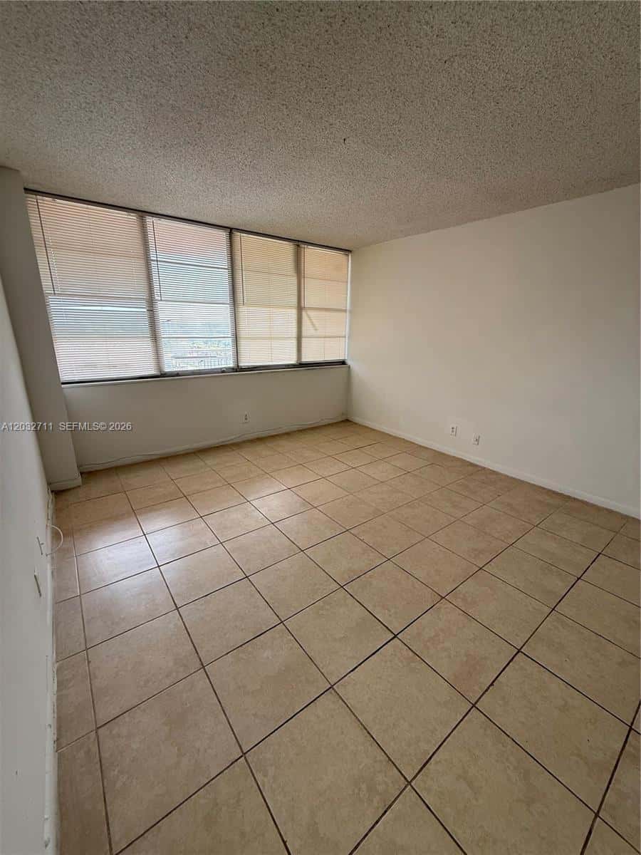 2025 NE 164th St # 812, North Miami Beach FL 33162