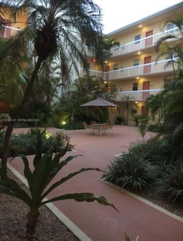 7840 Camino Real # 108, Miami FL 33143