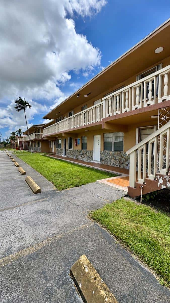 1154 W 35th St # 102, Hialeah FL 33012