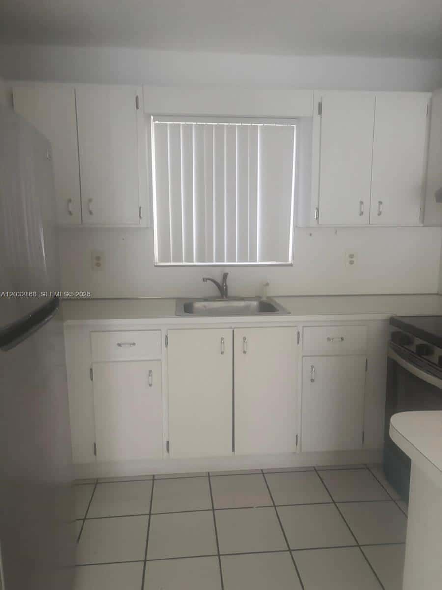 2925 W 80th St # 101, Hialeah FL 33018