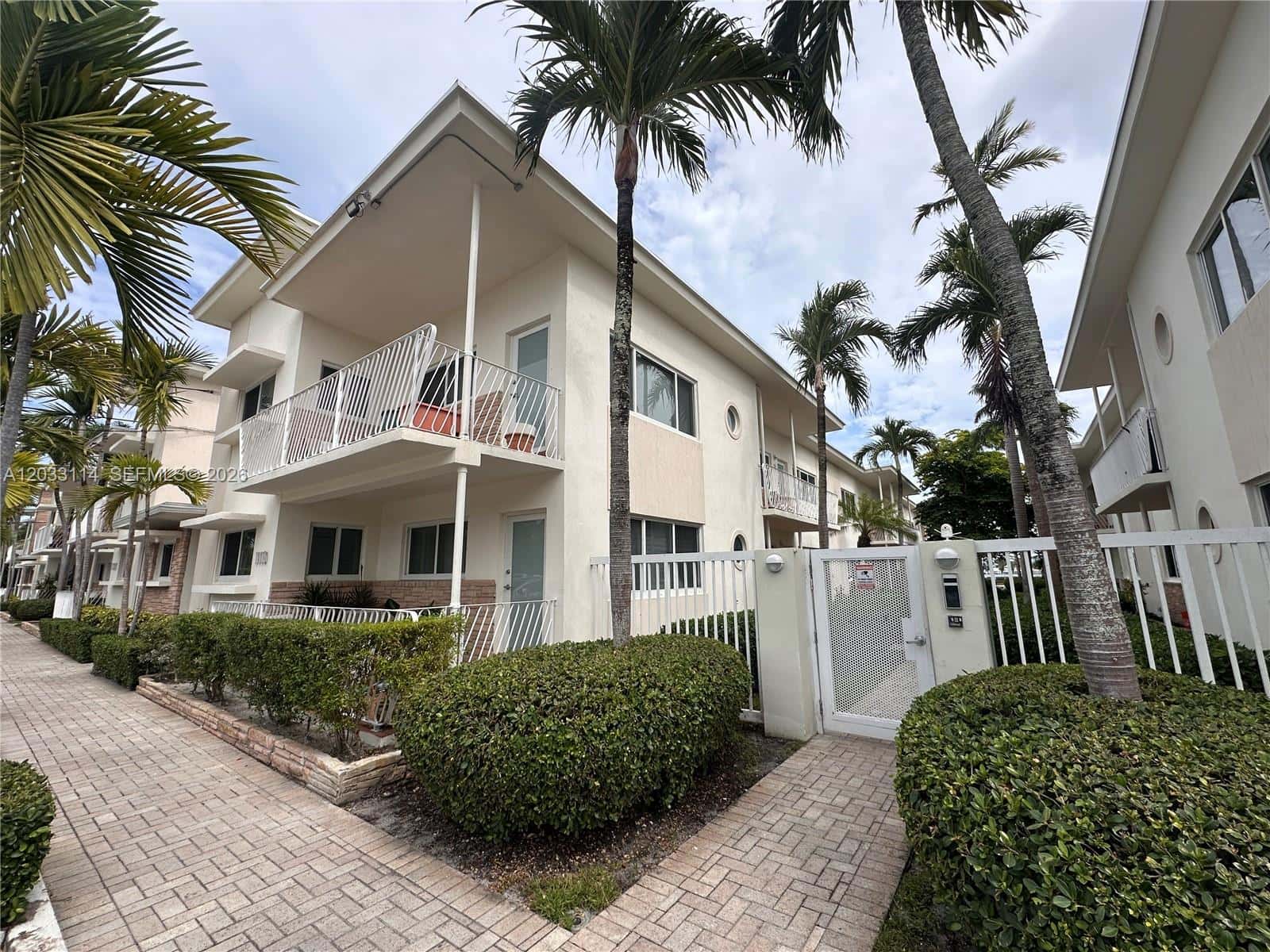 1100 Venetian Way # 2B, Miami FL 33139
